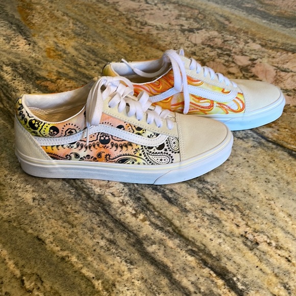 Vans Shoes - Vans ( Bandana Flame ) Tidy/Orange Sneakers Off the Wall NWB